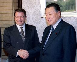 Japan offers to help Cuba improve ties with U.S.